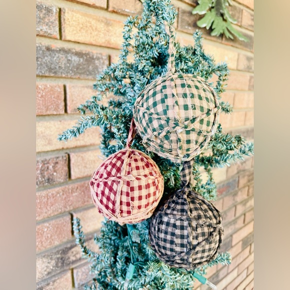 *Primitive Rag Balls Set of 3 Assorted Colors - Picture 6 of 12